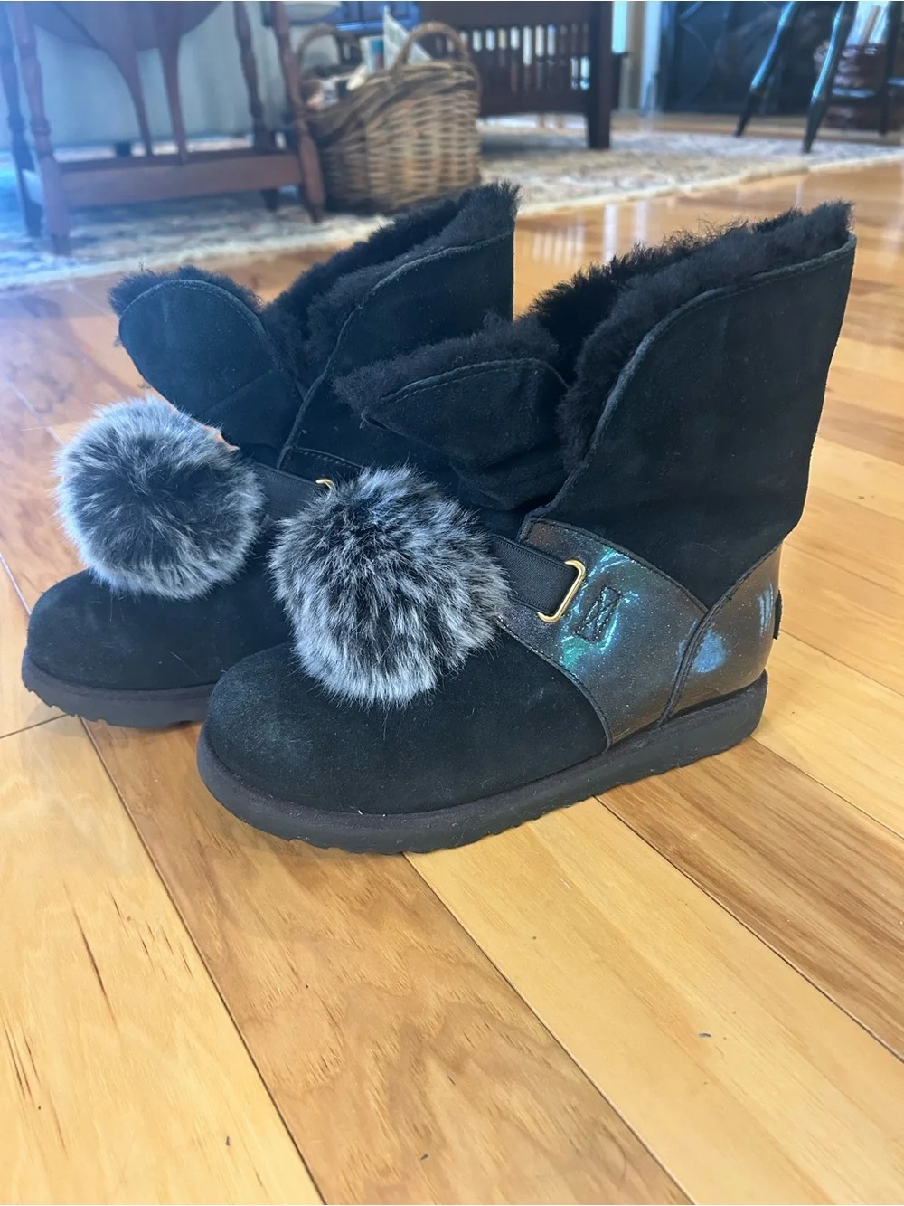 UGG Isley Youth Black Sheepskin Lined Patent Waterproof Youth Girls Pom PomBoots